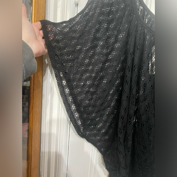 NWT “Lace” poncho with sleeves 2x - Picture 4 of 5